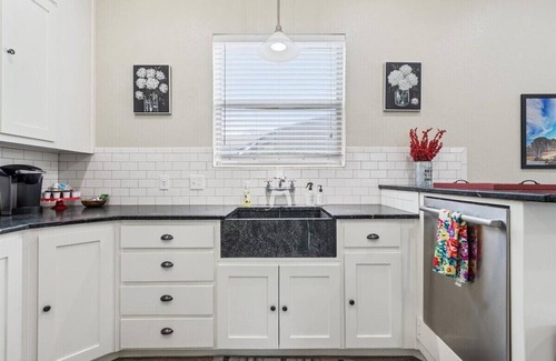 Waco House | Spacious modern 4 bedroom house -downtown Waco near Silo District