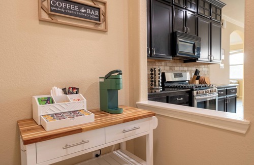Houston House | Spacious Modern 4BR Home near HOU & Medical Center ZERO Cleaning Fee