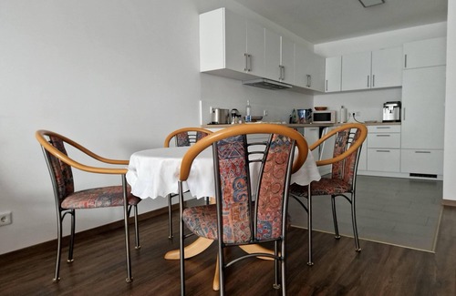 Bad Kissingen Apartment | Spacious modern apartment, large balcony, W-Lan, underground parking, quiet suburban location