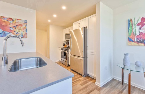 North Waltham Apartment | Spacious Modern Apt with Pool