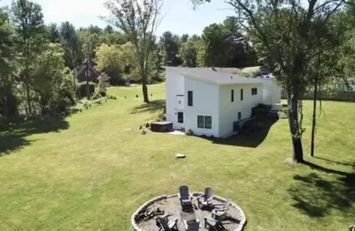 Glendale House | Spacious & Modern Berkshires Getaway
