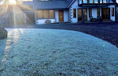 Dalmally House | Spacious Modern Family House with Mountain Views.