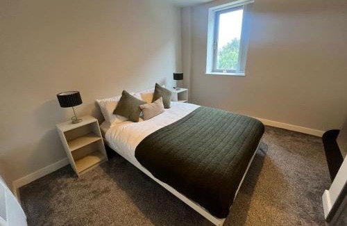 Slough Apartment | Spacious Modern Flat by Slough Station