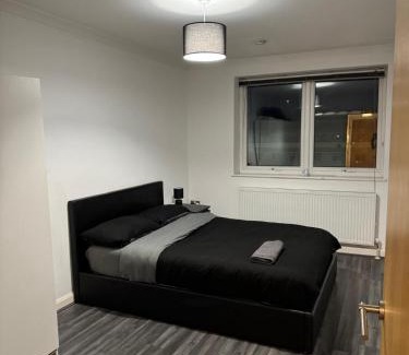 Luton Apartment | Spacious modern flat in Luton town centre