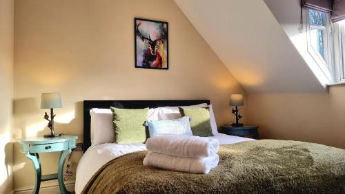 Matlock Apartment | Spacious Modern Flat with Stunning Views near Peak District