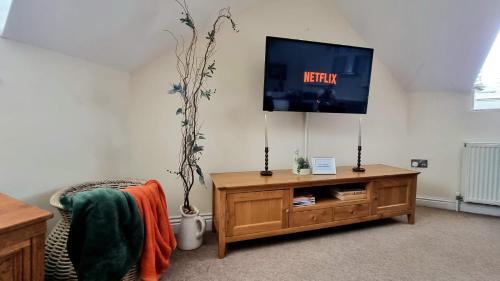 Matlock Apartment | Spacious Modern Flat with Stunning Views near Peak District