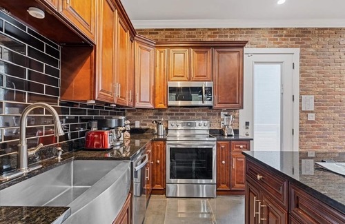 San Marcos House | Spacious modern home , close to rivers , Austin, San Antonio & Wineries