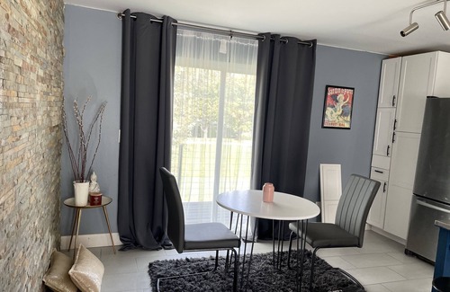 Madison Apartment | Spacious modern living in a quite neighborhood