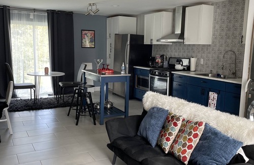 Madison Apartment | Spacious modern living in a quite neighborhood