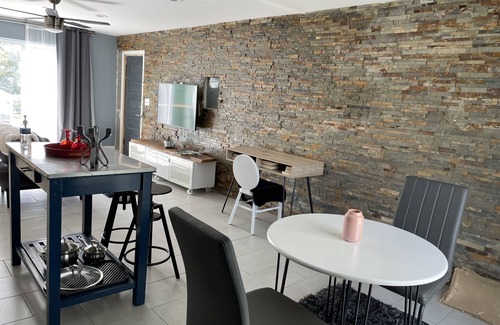 Madison Apartment | Spacious modern living in a quite neighborhood