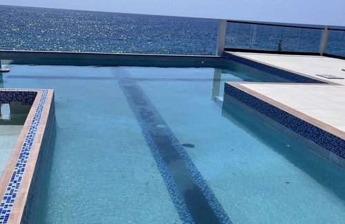 Whitehouse Villa | Spacious, modern, luxury group getaway overlooking Caribbean Sea