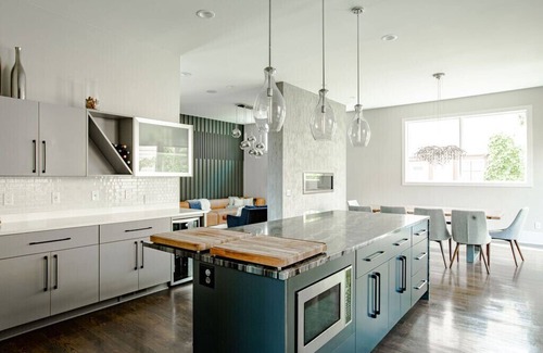 Fulton House | Spacious Modern Luxurious Home in Linden Hills