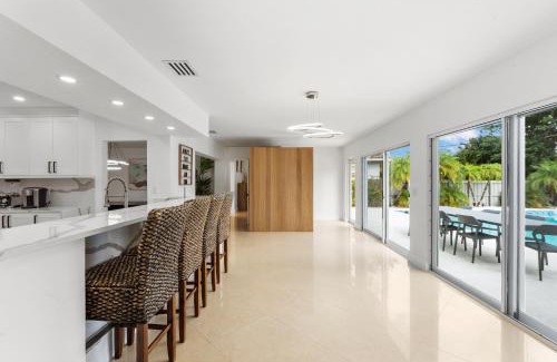 South Lake Apartment | Spacious Modern Mansion w Pool & Sauna in Hollywood close to Beach