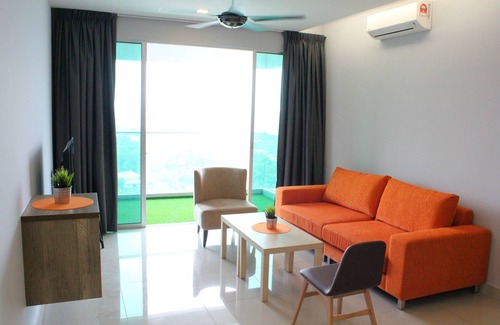 Kuala Lumpur Condo | Spacious, modern, near LRT station (5 mins walking)