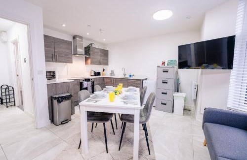 Gabalfa Apartment | Spacious & Modern - One Bed Flat