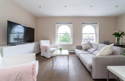 Redcliffe Apartment | Spacious Modern One Bedroom Flat in Chelsea