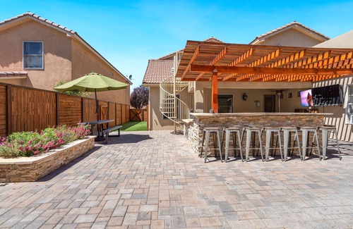 North Albuquerque Acres House | Spacious Modern Retreat. With 5 bedrooms and Gorgeous backyard