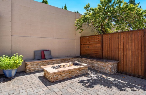 North Albuquerque Acres House | Spacious Modern Retreat. With 5 bedrooms and Gorgeous backyard