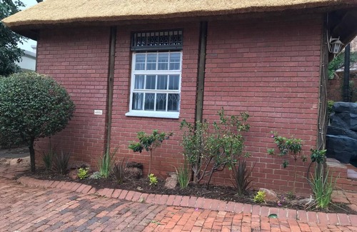 Bedfordview House | Spacious & Modern Unit ll Close to OR Tambo ll Quiet & Safe