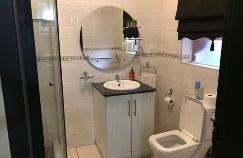 Bedfordview House | Spacious & Modern Unit ll Close to OR Tambo ll Quiet & Safe