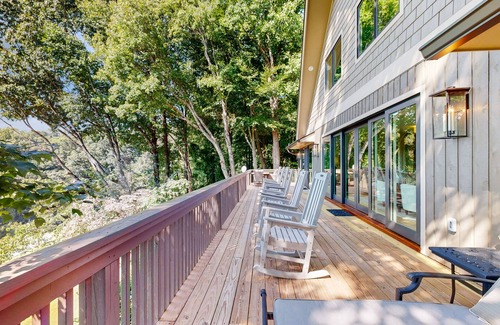 Black Mountain House | Spacious mountain view lodge with firepit, game room and incredible views