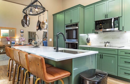 McGaheysville Cabin | Spacious Mountain Escape- Unplug, Unwind, and Reconnect in Tranquil Surroundings