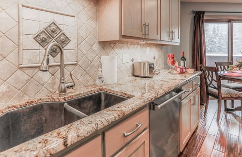 Old Town Condo | Spacious Mountain Condo w/Free WiFi, Private Washer/Dryer, and Shared Hot Tub