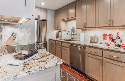 Old Town Condo | Spacious Mountain Condo w/Free WiFi, Private Washer/Dryer, and Shared Hot Tub