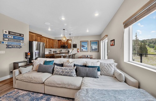Brian Head Condo | Spacious Mountain Townhome | Game Room + Near Slopes