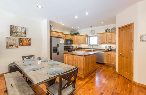 Ouray House | Spacious Mountain Townhome - 1 Mile to Ouray - Sleeps 8