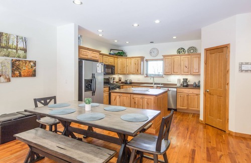 Ouray House | Spacious Mountain Townhome - 1 Mile to Ouray - Sleeps 8