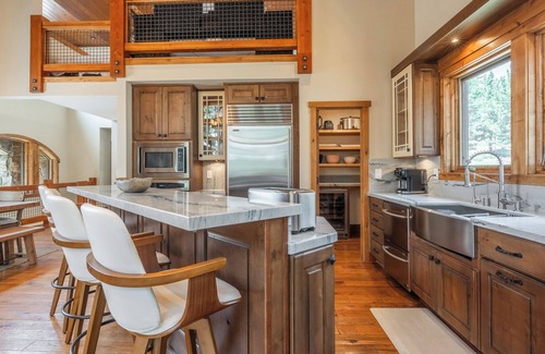 Stonegate House | Spacious Mountain Escape—Golf Views, Village Vibes & Room for All!