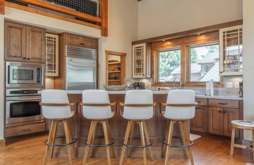 Stonegate House | Spacious Mountain Escape—Golf Views, Village Vibes & Room for All!