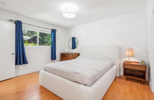 Mountain View Apartment | Spacious Mountain View Duplex in Prime Location Duplex
