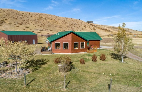 Wineglass House | Spacious Mountain View Home in Livingston