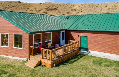Wineglass House | Spacious Mountain View Home in Livingston