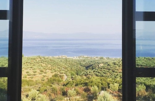 Megali Mantineia Villa | Spacious multi-level Villa near Kalamata and Mani, amidst olive trees, bay views