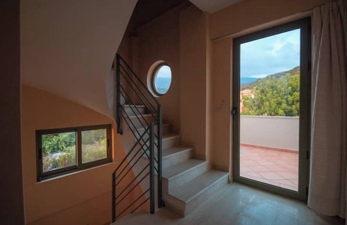 Megali Mantineia Villa | Spacious multi-level Villa near Kalamata and Mani, amidst olive trees, bay views