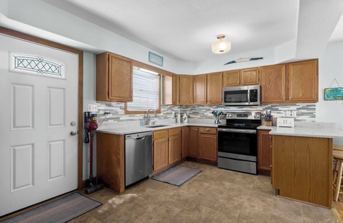 Kill Devil Hills Cottage | Spacious (multi) Family Home - Walk to Beach and Restaurants - "Cerulean C"