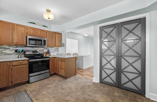 Kill Devil Hills Cottage | Spacious (multi) Family Home - Walk to Beach and Restaurants - "Cerulean C"