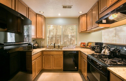 Nor Este House | Spacious NE home w/Spa-5 min from Breweries, Balloon Fiesta Park, Hiking/Biking
