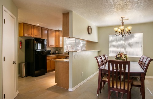 Nor Este House | Spacious NE home w/Spa-5 min from Breweries, Balloon Fiesta Park, Hiking/Biking