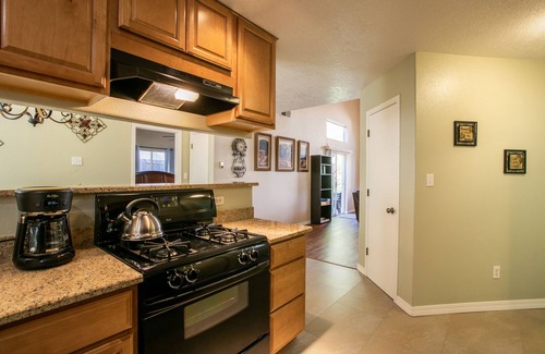 Nor Este House | Spacious NE home w/Spa-5 min from Breweries, Balloon Fiesta Park, Hiking/Biking