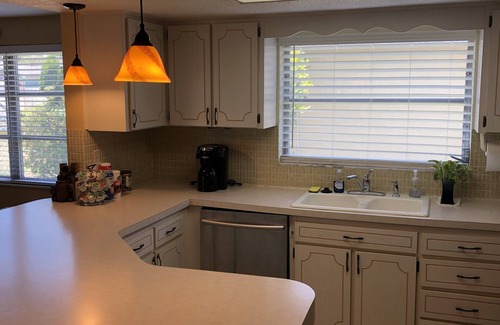 Regency Park House | Spacious Neighborhood Home-5 Star!