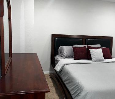 North Houston Villa | Spacious NEWLY renovated 5BR HTX Luxury Living