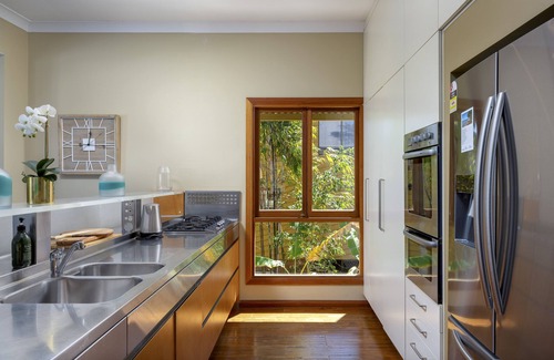 Noosa Heads House | Spacious Noosa beachhouse - where the forest meets the sea - great for families!