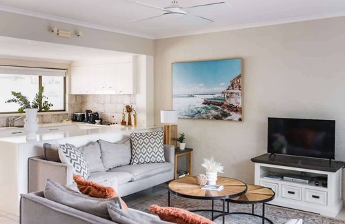 Noosa Heads Villa | Spacious Noosa Parade villa walking distance to Hastings St and Main Beach