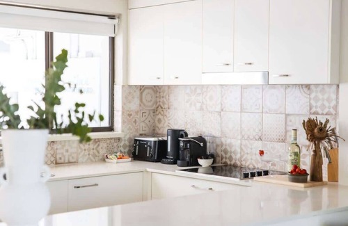 Noosa Heads Villa | Spacious Noosa Parade villa walking distance to Hastings St and Main Beach
