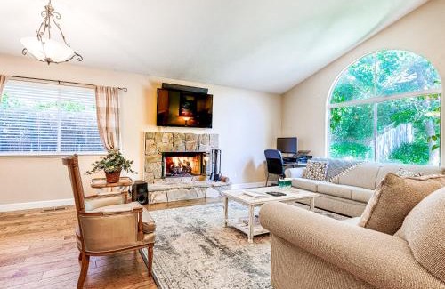 Sonoma House | Spacious Oasis Hot Tub Backyard Garden 3BR/2BA