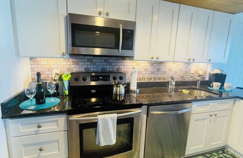 Ocean City Condo | Spacious ocean front 1 bedroom condo sleeps 6, located in mid town Ocean City